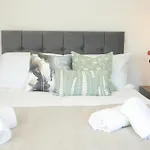 Ensuite Room 4 Mins From Luton Airport