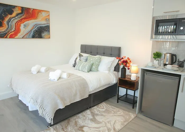 Ensuite Room 4 Mins From Luton Airport