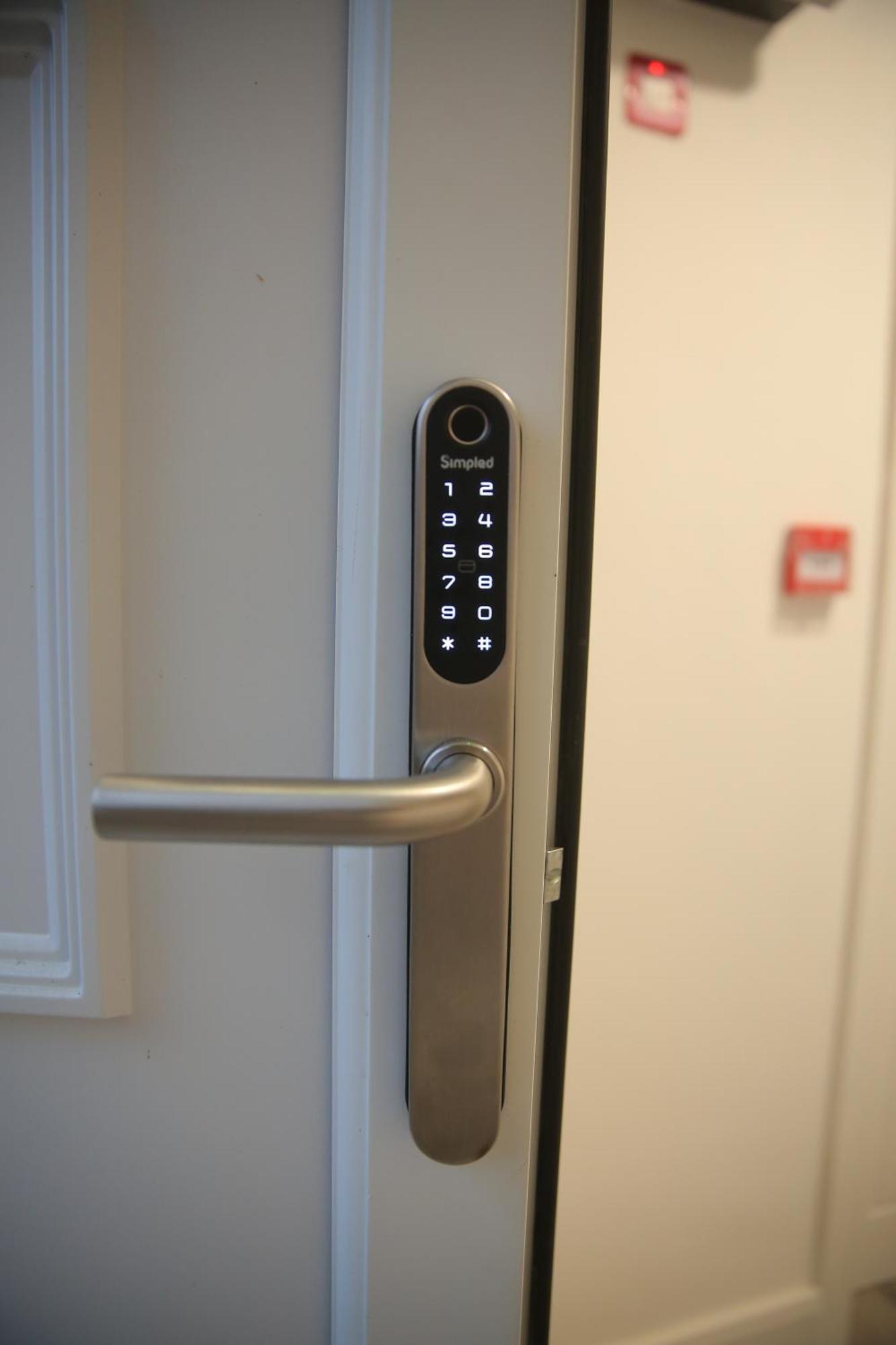 Ensuite 4 Mins From Airport Homestay