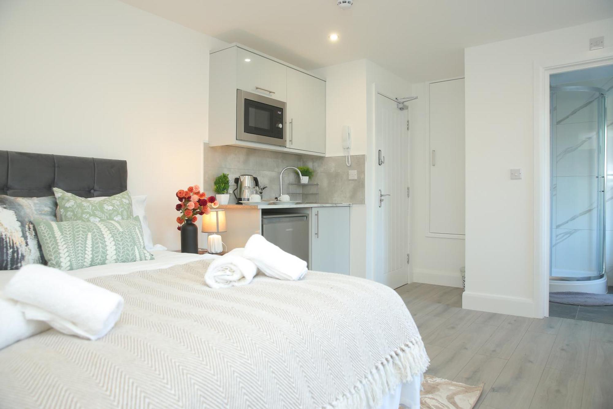 Ensuite 4 Mins From Airport Homestay Luton (Bedfordshire)